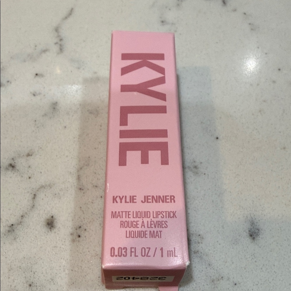 $5/$25 Beauty Bundle
Kylie Matte Liquid Lipstick - Kylie 808